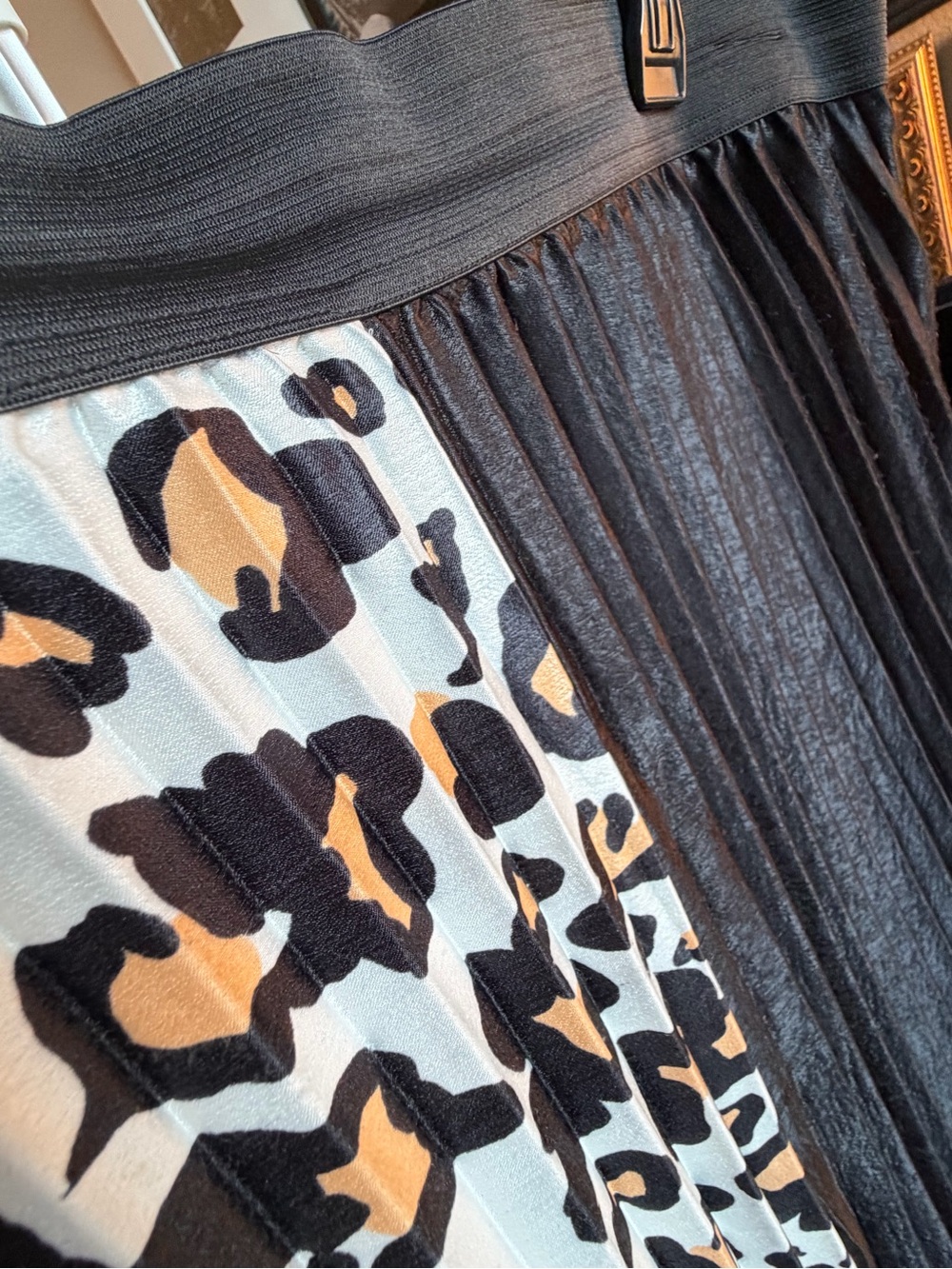 Black & Leopard Two-Tone Pleated Midi Skirt - Picture 2 of 6